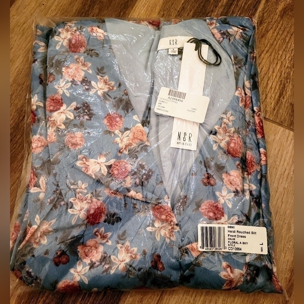 NSR Heidi Dress Floral Blue Sky Ruched Slit Large - Picture 9 of 10